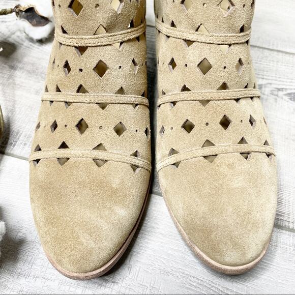 MICHAEL Michael Kors Uma Flat Suede Laser Cutout Ankle Booties Desert Tan 6.5M - Picture 3 of 8